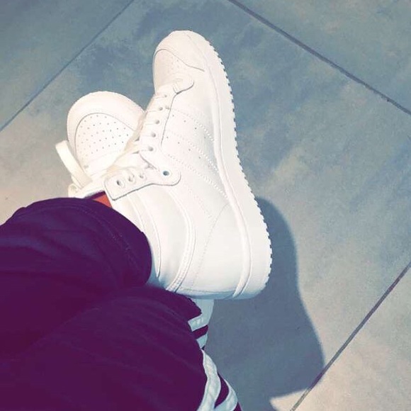 Adidas Sneakers