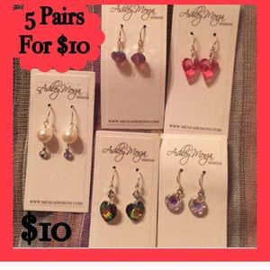 🚨JUST REDUCED🚨. 5 Pairs Of Earrings