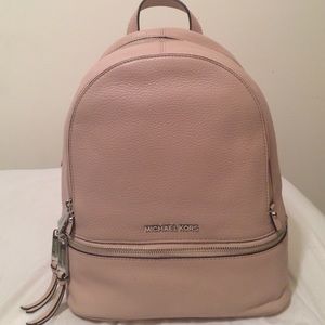Michael kors. Leather pebbled pink book bag