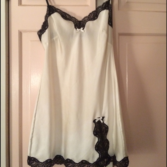 VS Lingerie Night Slip