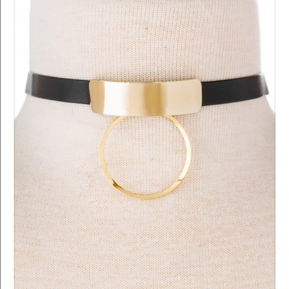 Circle black choker