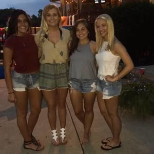 Meet your Posher, Alexis