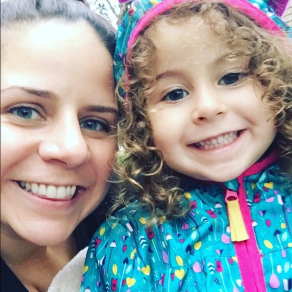 Meet your Posher, Michelle - Picture 3 of 3