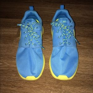 Nike Roshe Tennis Shoes