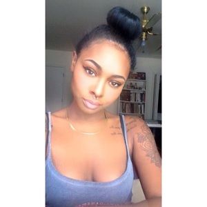 Meet your Posher, Joelle