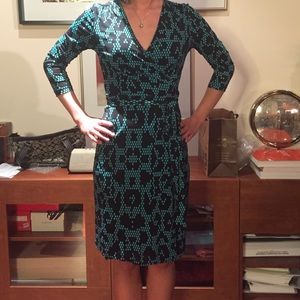 Banana republic outlet tie wrapped polka dot dress