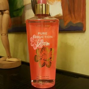 VS Pure Seduction in Bloom spray