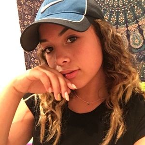 Meet your Posher, Monique