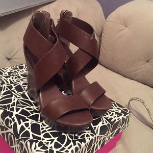 Dvf wedges