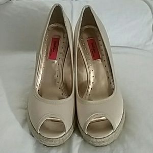 Cream colored Nordstrom Boutique wedges size 5