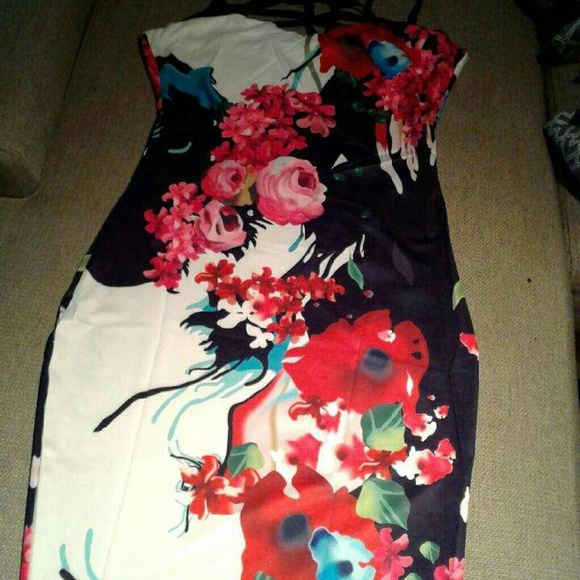 ⚡SALE⚡SEXY FLORAL WITH CAGE TOP - Picture 2 of 4