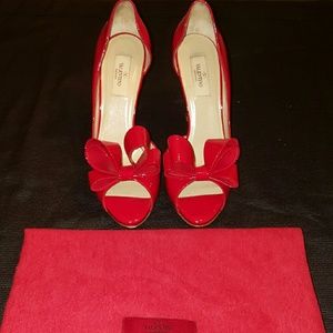 Valentino Red Patent Couture Bow d'Orsay Pumps Valentino Red Patent Couture Bow d'Orsay Pumps