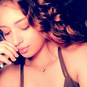 Meet your Posher, Cinthia