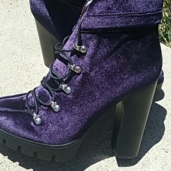 Report Signature Heels - Picture 2 of 3