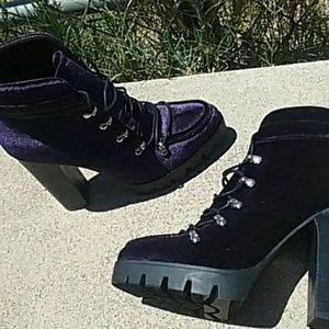 Report Signature Heels