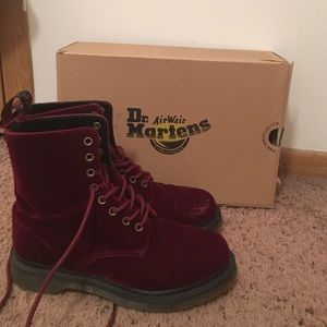 I'm selling barely worn Dr. Martens-red velvet.