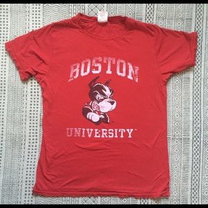 💪🏽 Distressed Boston University Tshirt