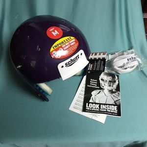 Schutt Recruit Hybrid Football Helmet.