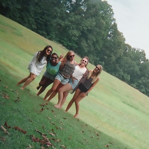 Meet your Posher, Olivia - Picture 1 of 1