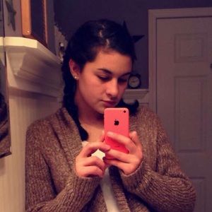 Meet your Posher, Alyssa