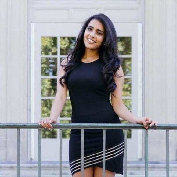 Meet your Posher, Monica - Picture 1 of 1