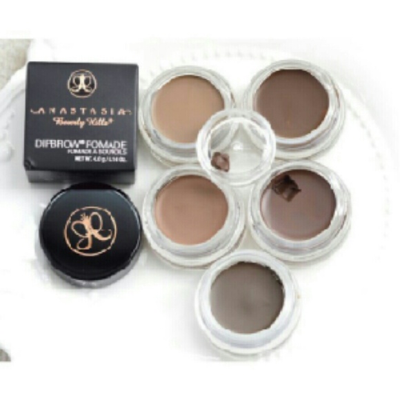 Medium Brown Dipbrow Pomade - Picture 2 of 2