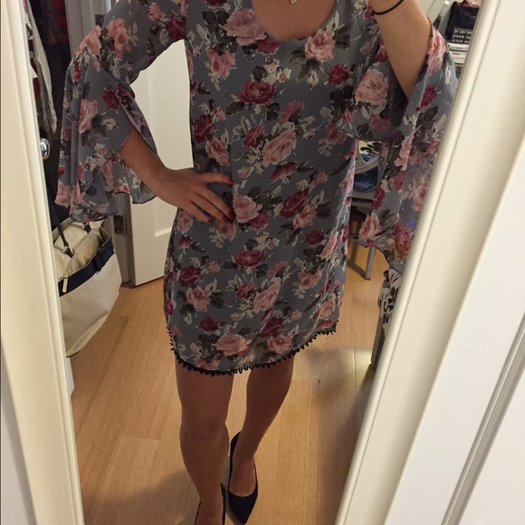 Flutter sleeve floral shift dress!