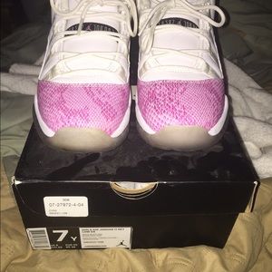 Jordan 11 low pink snake skin