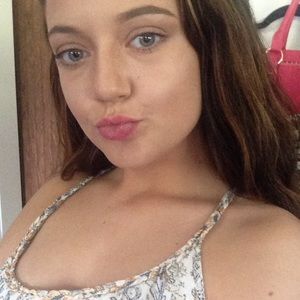 Meet your Posher, Carrie