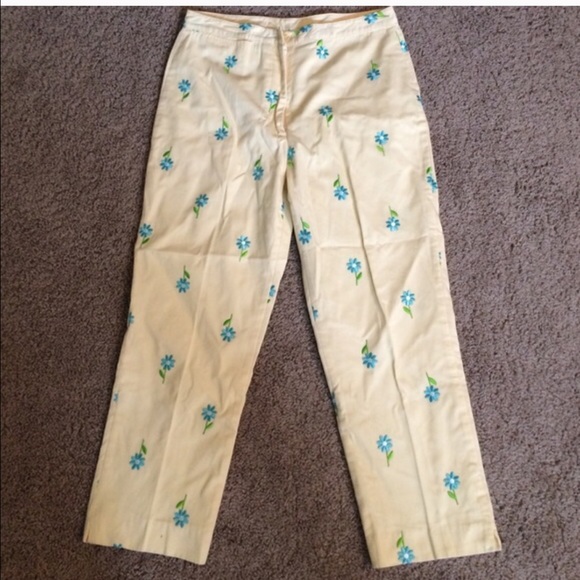 Lilly Pulitzer Pants - Lilly Pulitzer pale yellow floral Capri