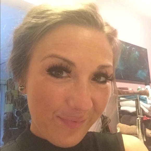 Meet your Posher, Amber - Picture 1 of 1