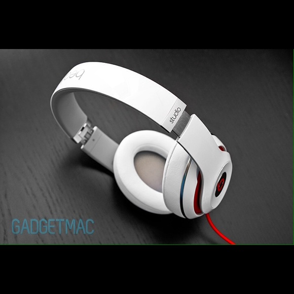 White Studio Beats Headphones - Picture 3 of 3