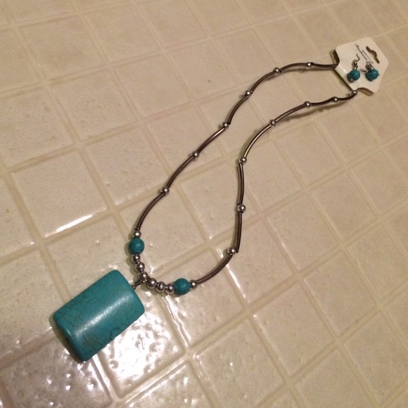 Turquoise necklace and earring set - Picture 1 of 4