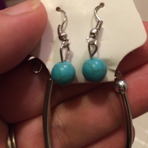 Turquoise necklace and earring set - Picture 3 of 4