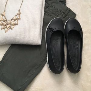 CROCS!!!!! 🐊 They don't make these anymore!!!