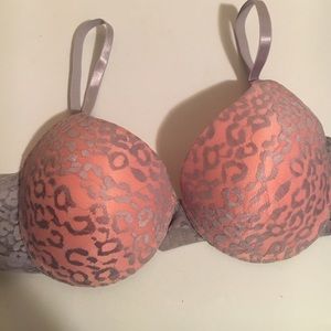 Like new grey and coral leopard leave bra 38C