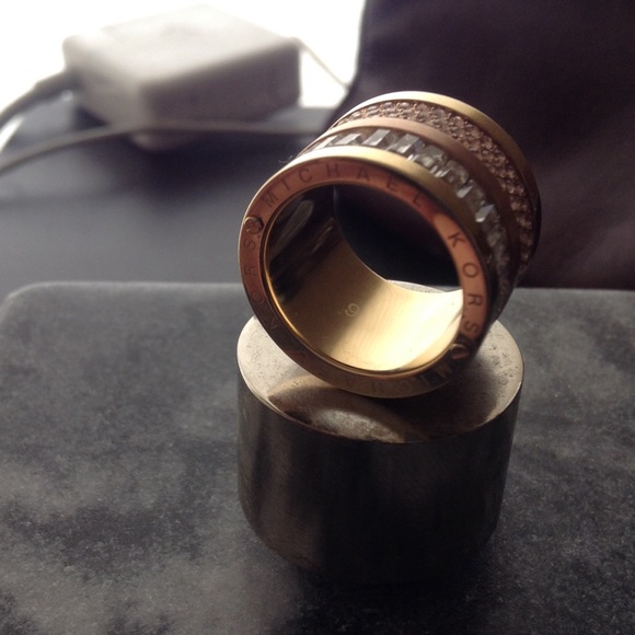 Micheal Kors Ring - Picture 2 of 4