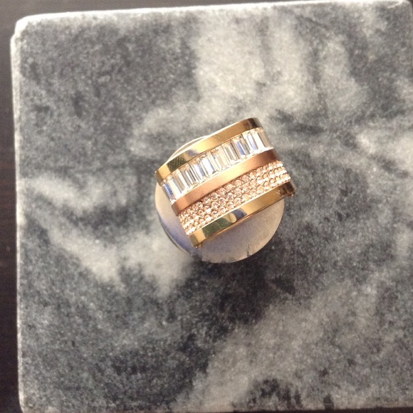 Micheal Kors Ring - Picture 3 of 4