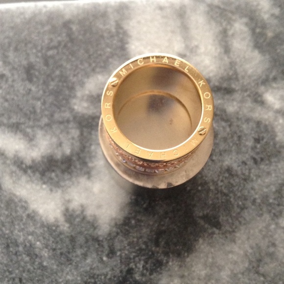 Micheal Kors Ring - Picture 4 of 4