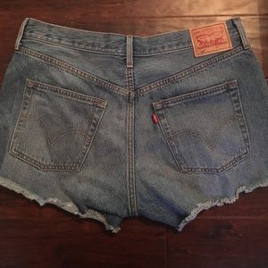 Levis Cutoff shorts