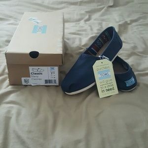 NWT Navy Blue TOMS