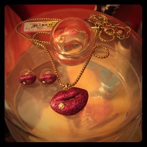 Betsey Johnson Lips necklace and earrings set