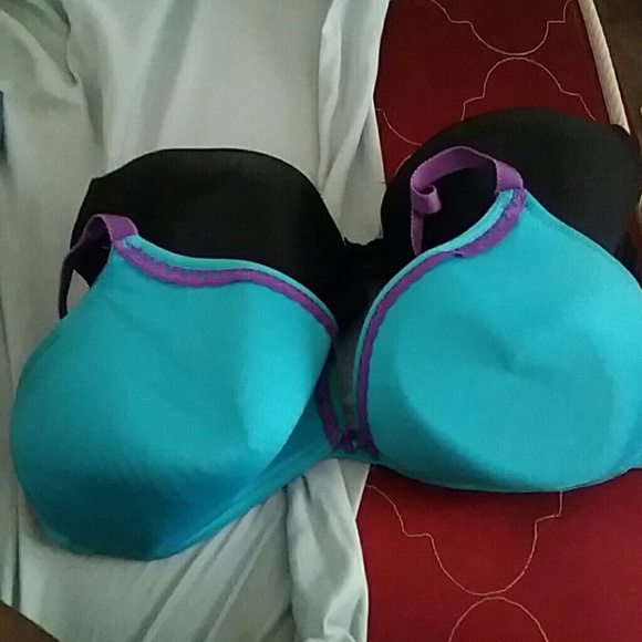 Two bras - Picture 3 of 3