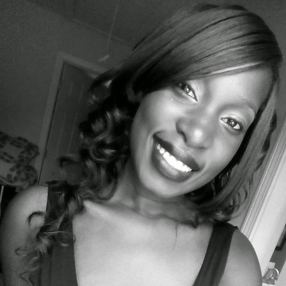 Meet your Posher, Abena - Picture 1 of 1