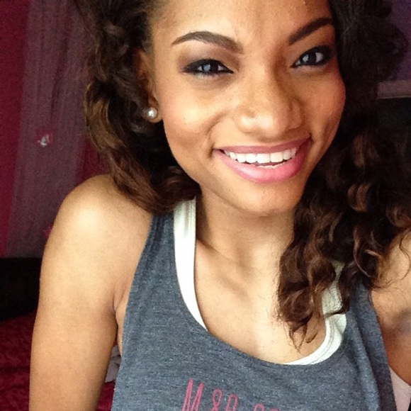 Meet your Posher, Sydnee - Picture 1 of 1