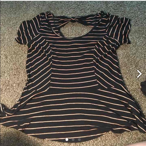 Stripped shirt with bow back - Picture 1 of 2