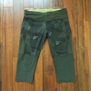 Lululemon Training Tough Crop in Palm Party Gator