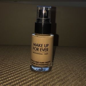 MAKE UP FOR EVER FOUNDATION