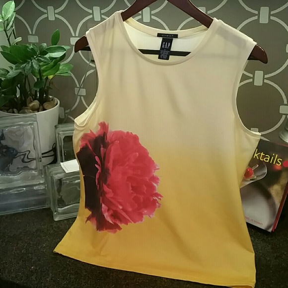 🌺☇Yellow ombre sleeveless tank w/ flower pattern