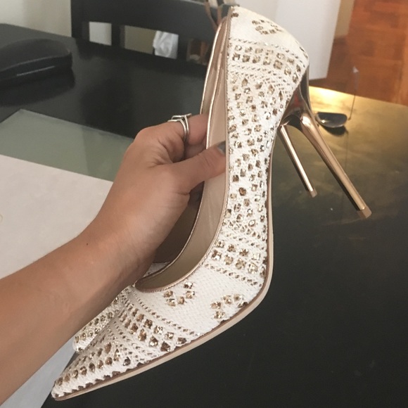 πHost Pick!πwhite & gold Jimmy Choo pumps - Picture 2 of 3
